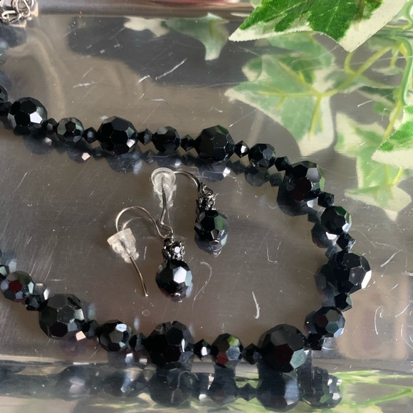 Black Swarovski necklace And earrings - Picture 2 of 3